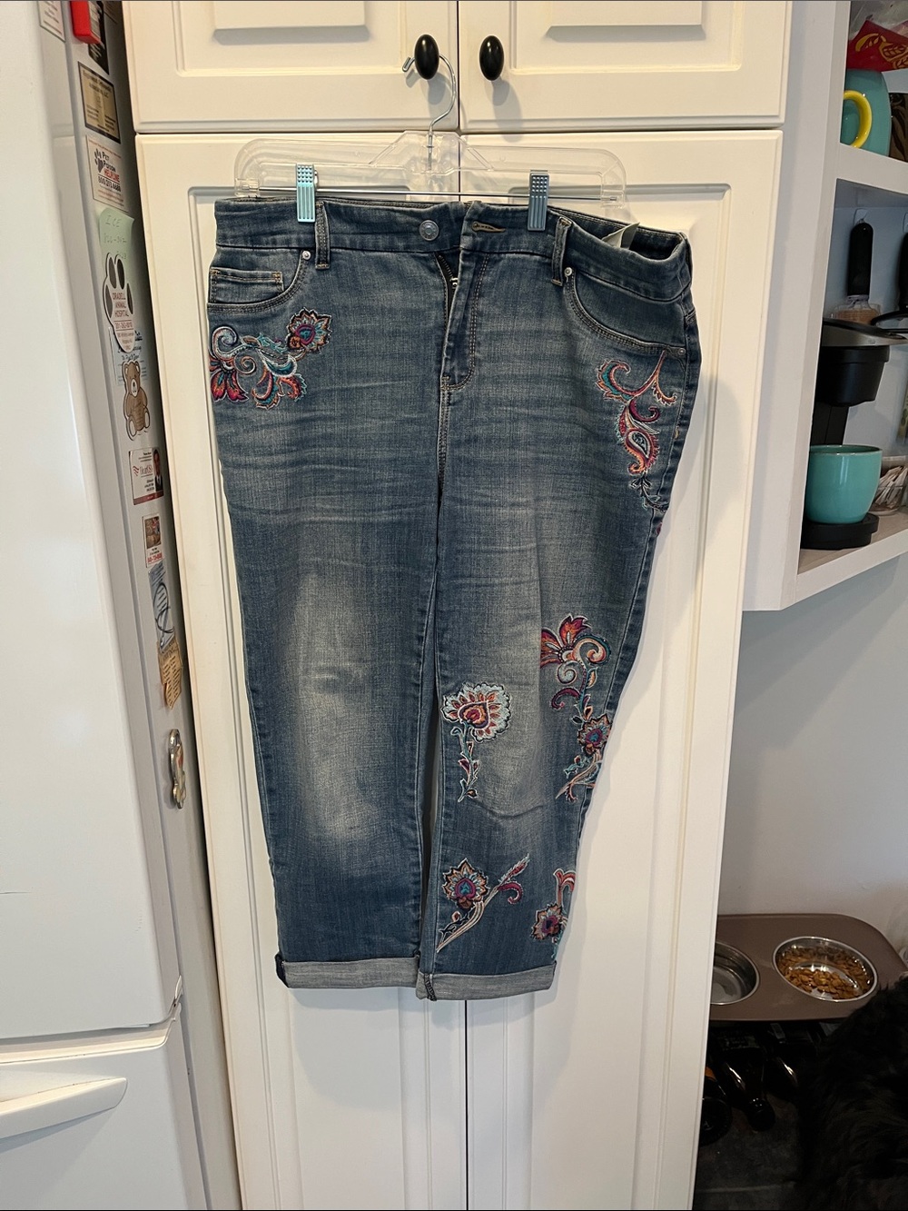 Platinum Cropped Distressed Cropped Jeans with flower design -  Size 1.5=8/10